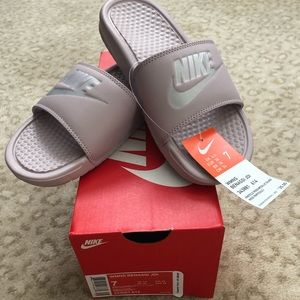 Nike Women’s Benassi Slides